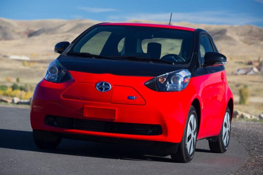  Toyota iQ EV 2013 года  (фото 8 из 29)